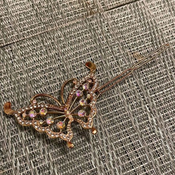 #22 Set of 2 NWOT Sparkly Bling Butterly Barrettes - Picture 7 of 16